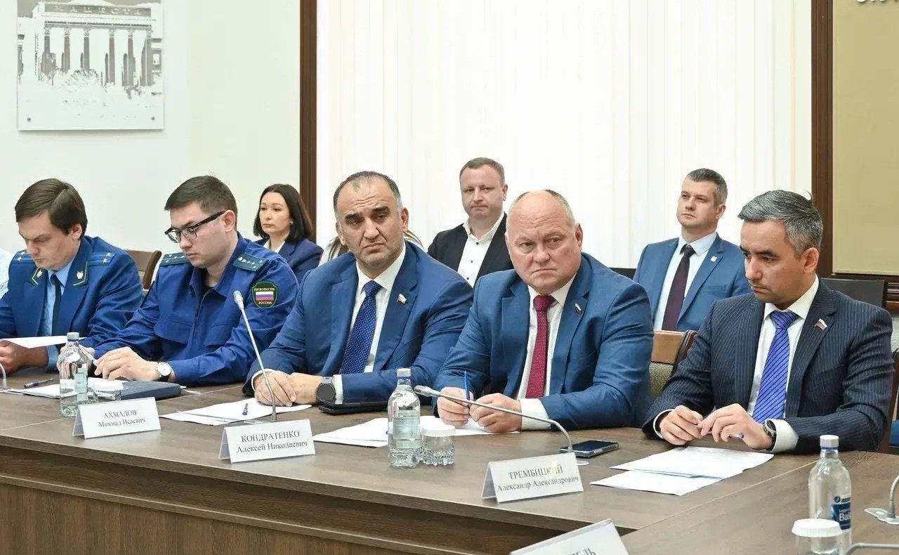 Заместитель председателя Комитета СФ по социальной политике Мохмад Ахмадов принял участие в совещании по вопросу подготовки объектов курортной инфраструктуры и санаторно-курортного комплекса к работе в курортном сезоне 2026 года