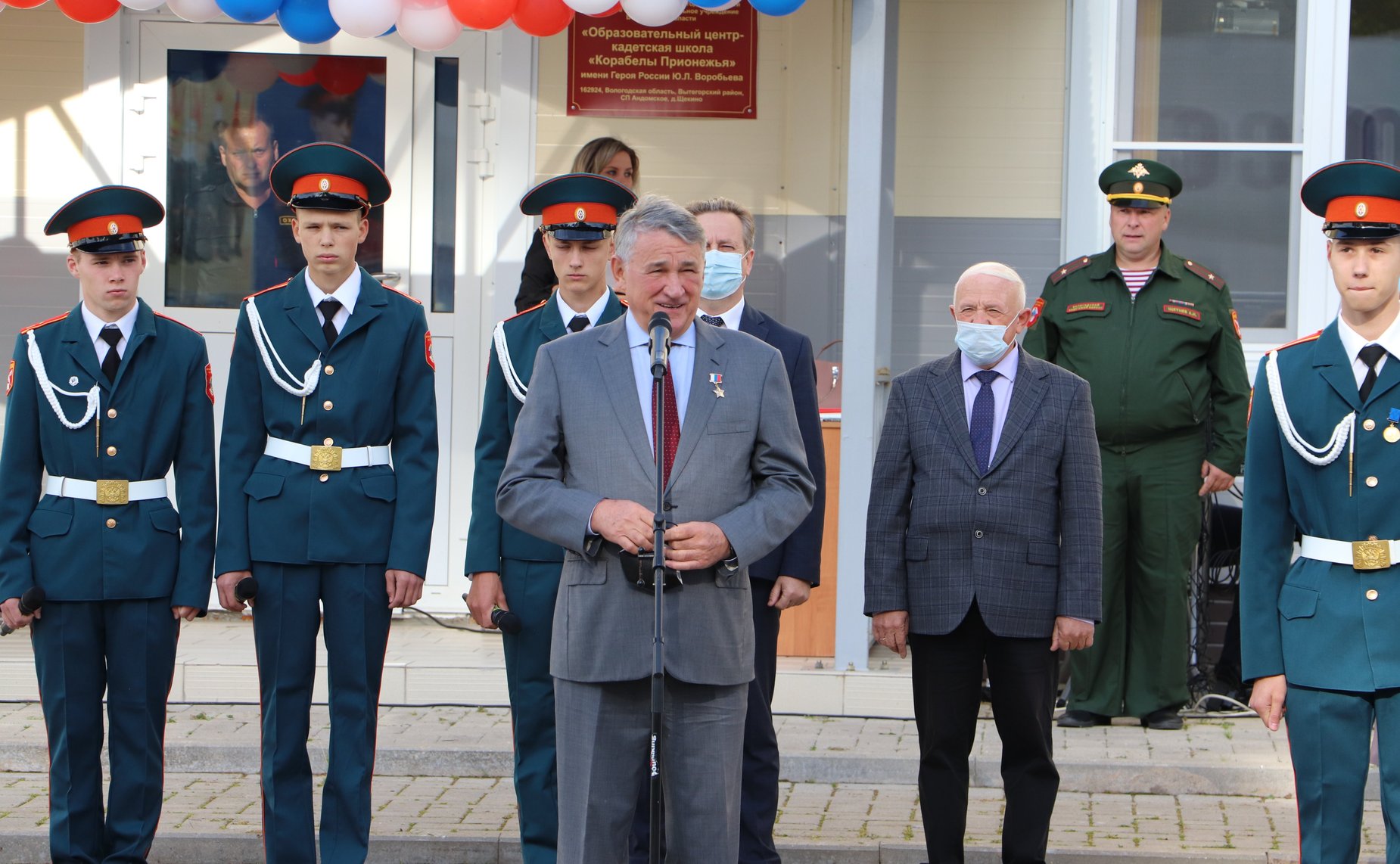 Юрий Воробьев принял участие в торжественной линейке в кадетской школе «Корабелы Прионежья», посвященной Дню знаний