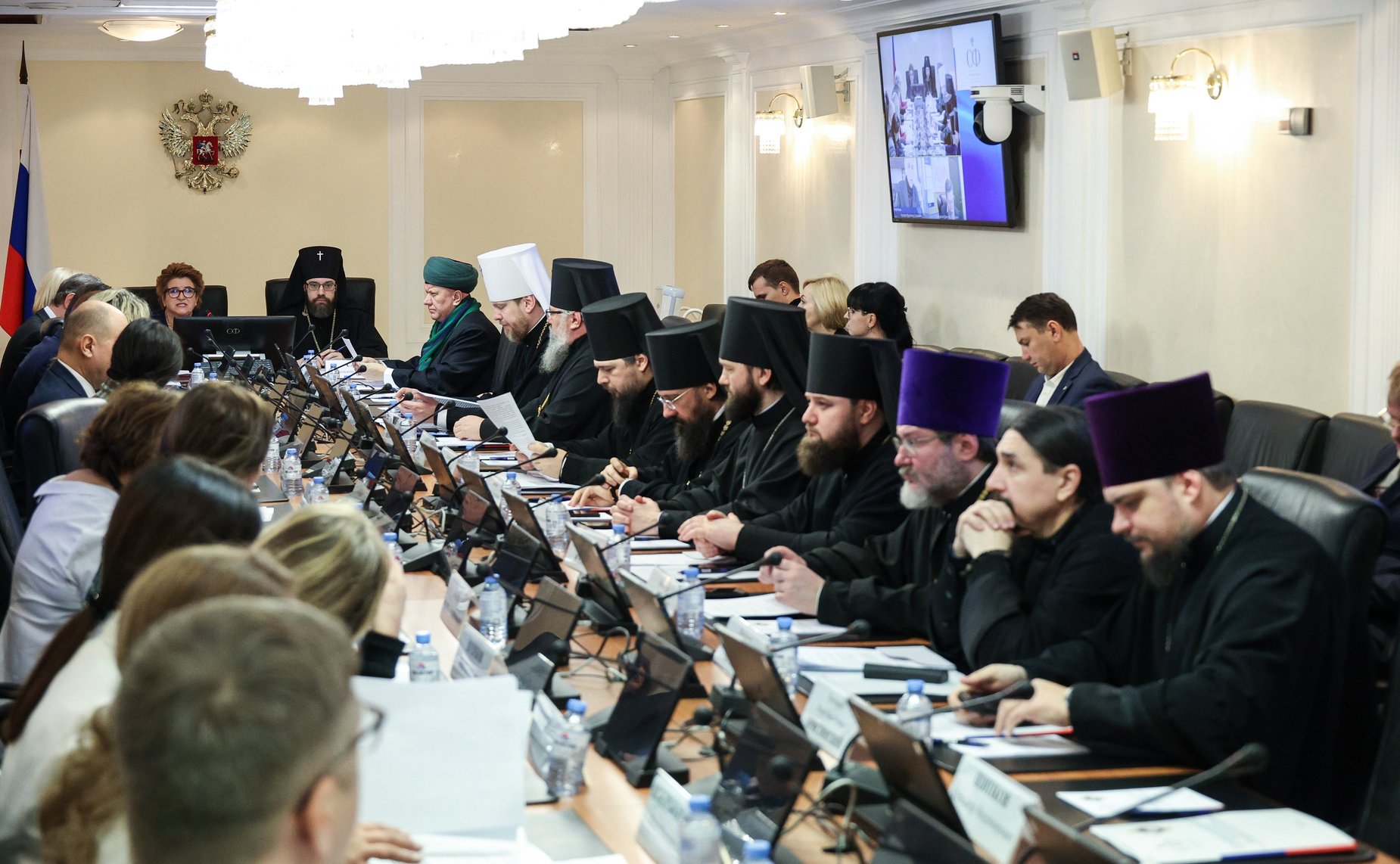 Круглый стол «Просветительство как механизм формирования духовно-нравственных оснований развития личности в современных условиях» (в рамках XII Рождественских парламентских встреч)