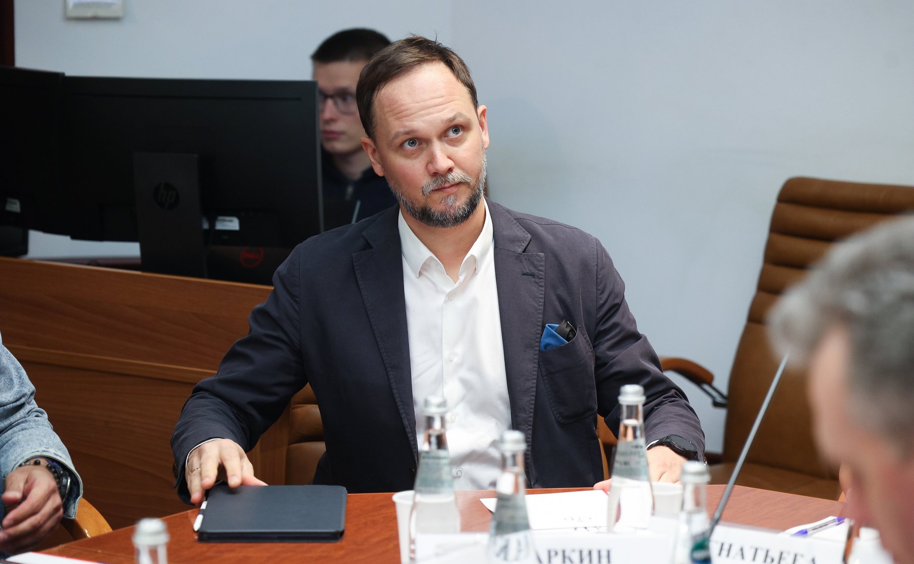 Заседание секции «Цифровая трансформация транспорта» на тему «Обсуждение концепций логистического проекта-международного транспорта БАС-Хаба с применением беспилотных летательных аппаратов между Россией и Китаем»