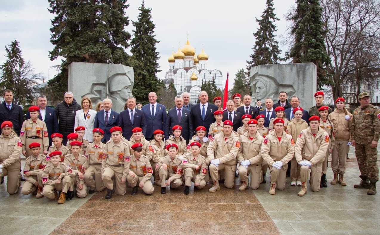 Сергей Березкин в рамках всероссийской патриотической акции «Вахта Героев Отечества» вместе с врио губернатора региона Михаилом Евраевым встретился с девятью Героями России