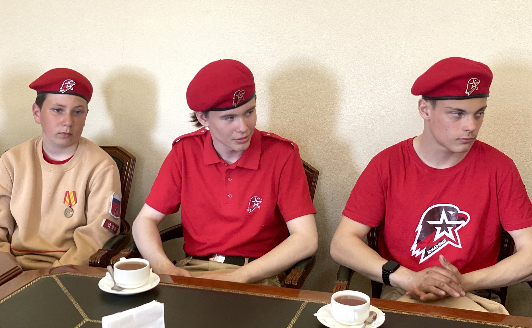 Александр Лутовинов в ходе региональной недели провел встречу с юнармейцами Ненецкого автономного округа