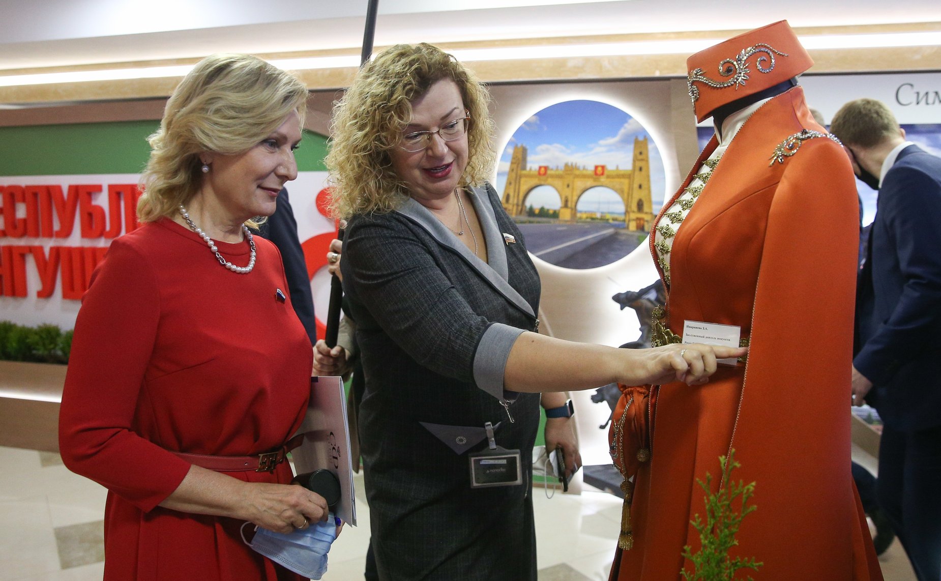 В рамках Дней Республики в Совете Федерации состоялись выставки картин художников Ингушетии, национального костюма современных дизайнеров региона