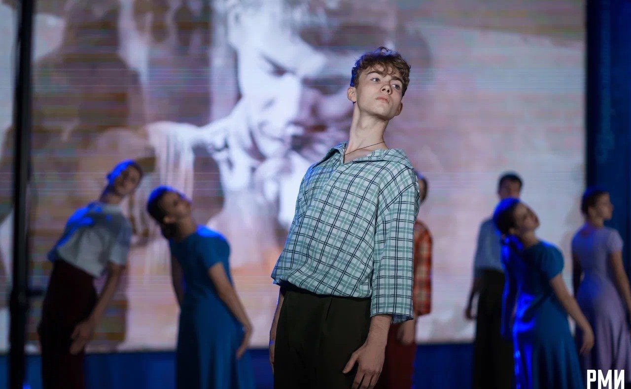 Андрей Епишин вручил награды победителям VII Межрегионального фестиваля детско-юношеского кино «Мы нашей памяти верны»