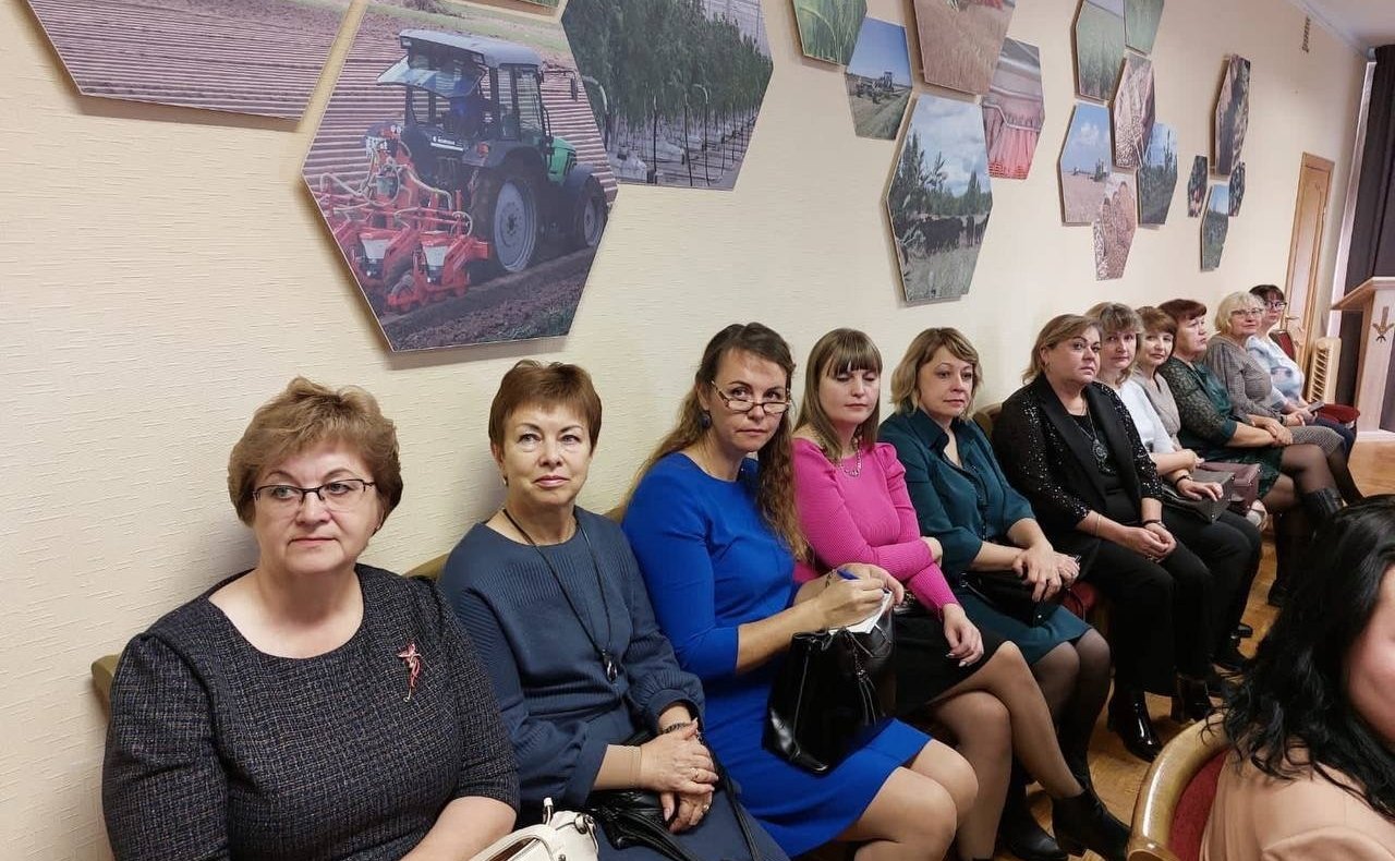 Елена Писарева провела Форум сельских женщин. Мероприятие состоялось на площадке министерства сельского хозяйства Новгородской области