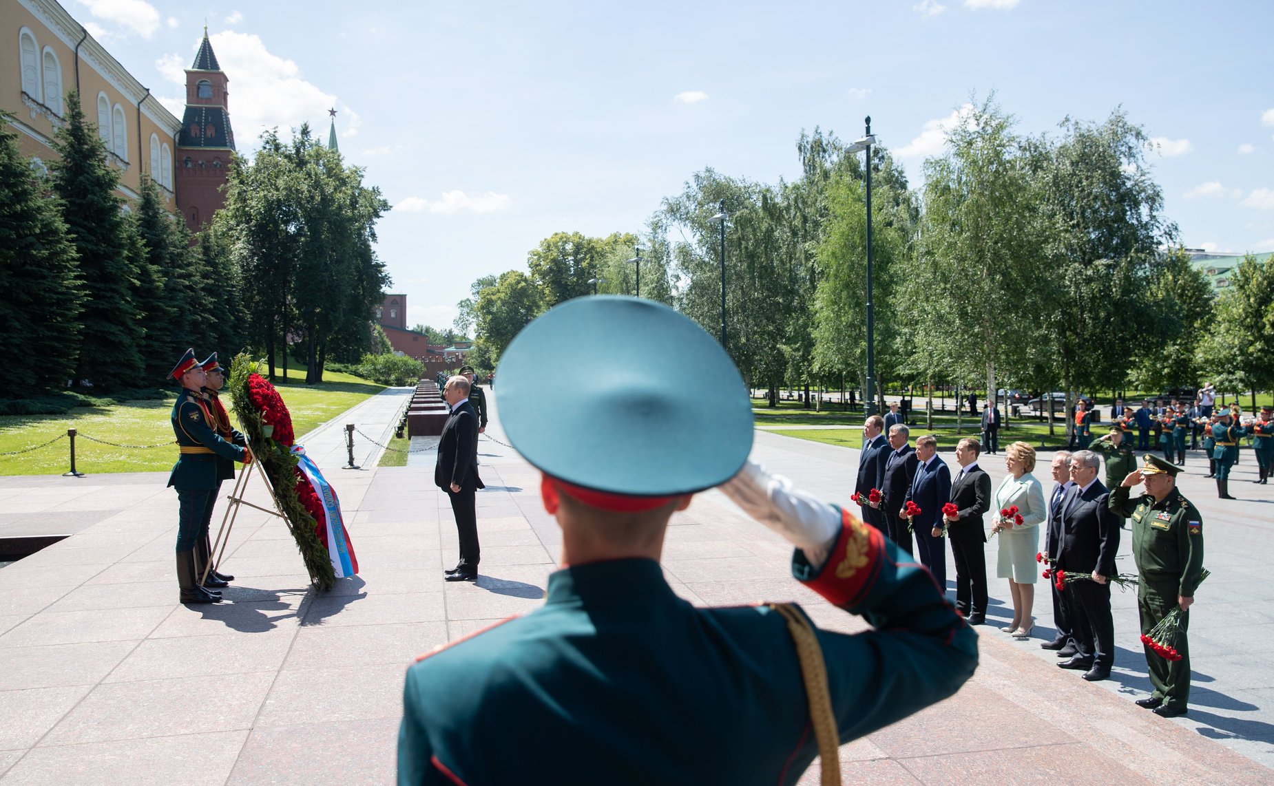 Возложение венков к Могиле Неизвестного Солдата
