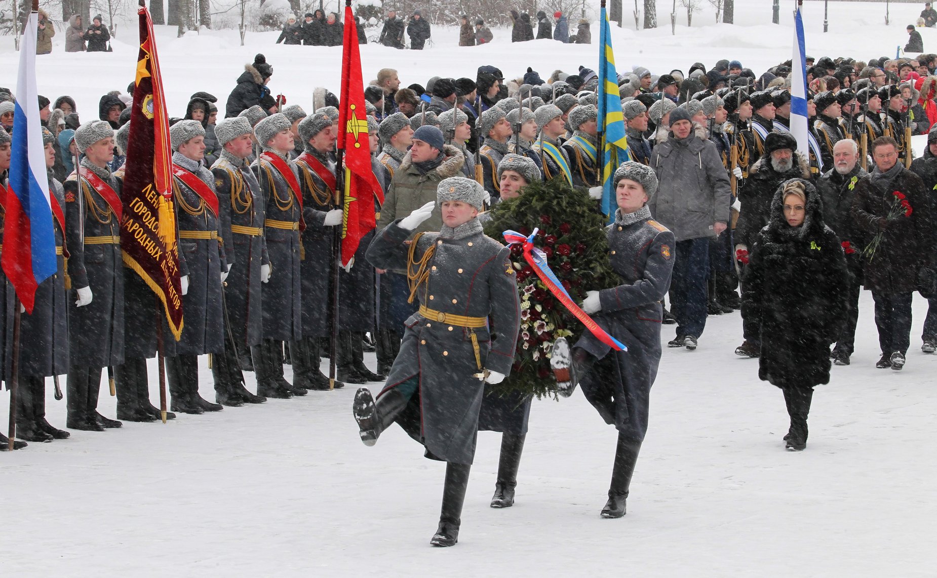 Торжественная траурная церемония на Пискаревском мемориальном кладбище в День 75-й годовщины полного освобождения Ленинграда от фашистской блокады