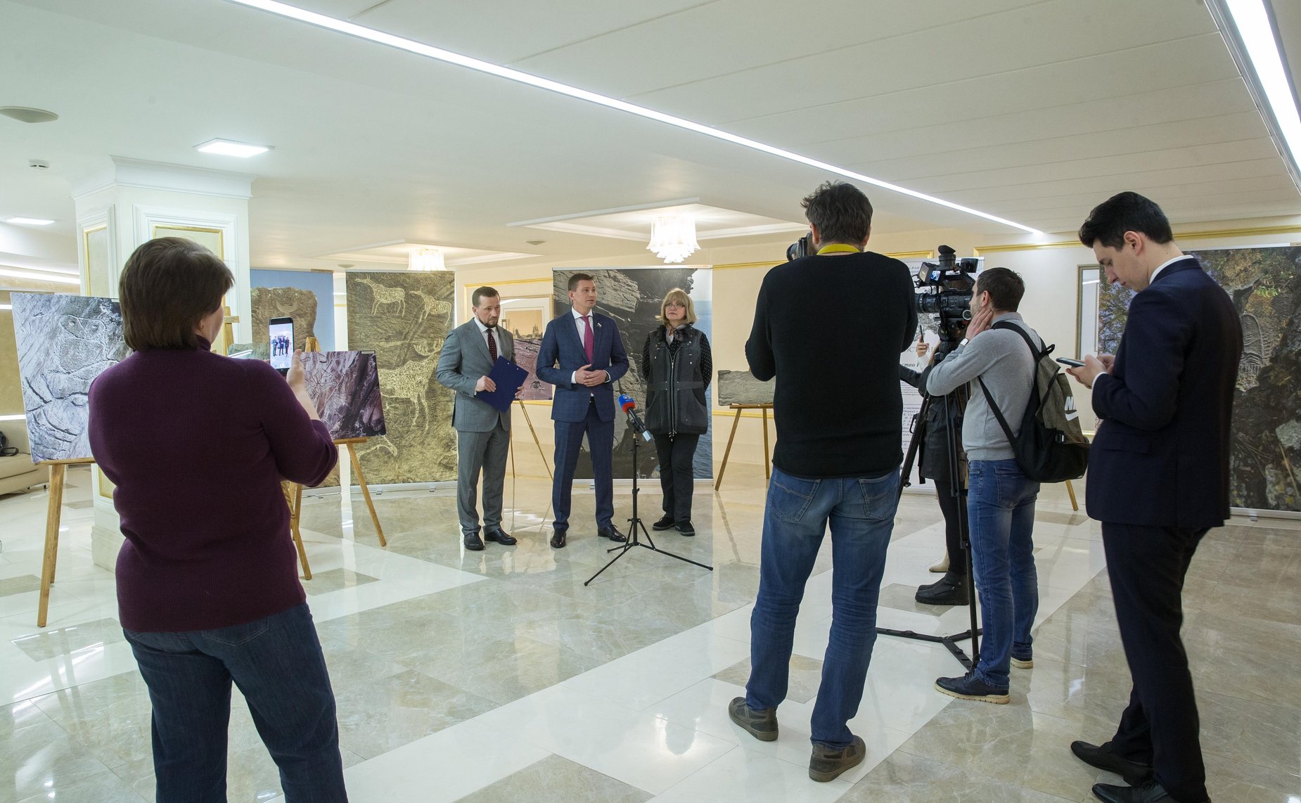 Выставка «Сквозь века и пространства: наскальное искусство России» в Совете Федерации