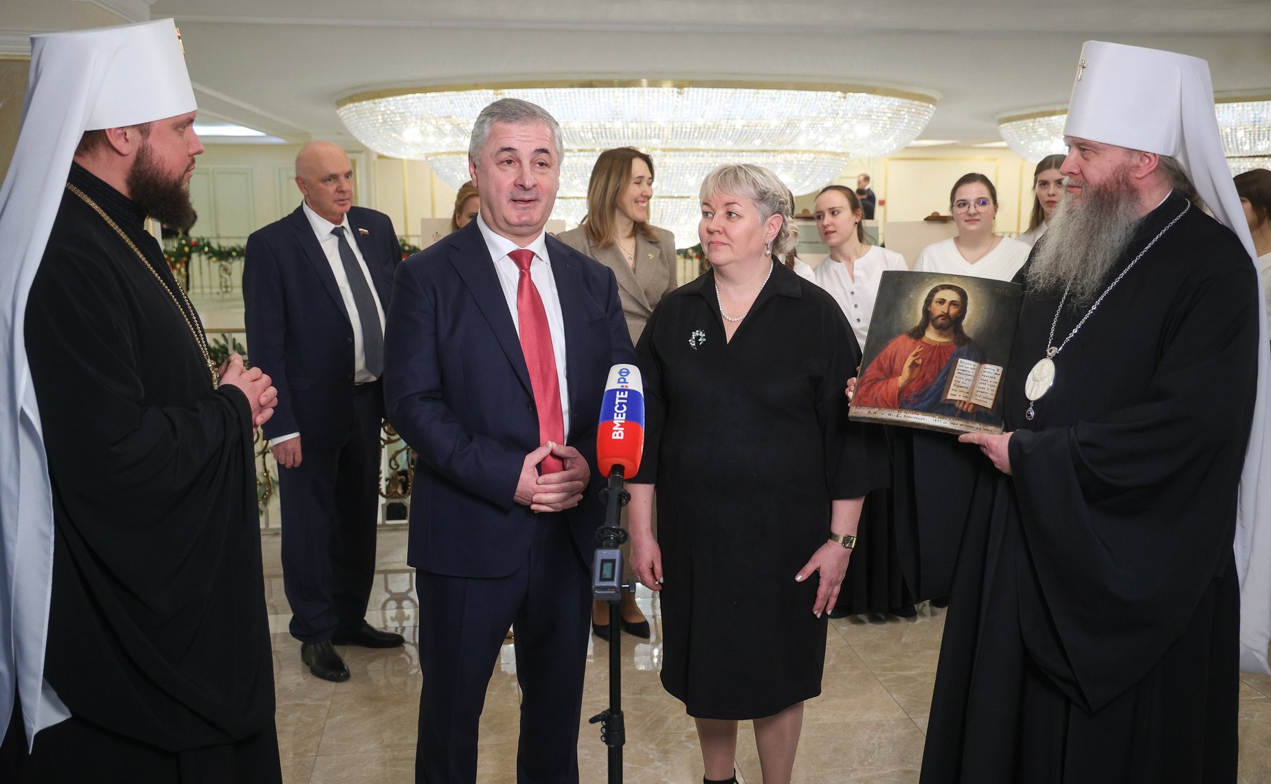 Выставка восстановленных икон Донбасса из Свято-Петропавловского кафедрального собора