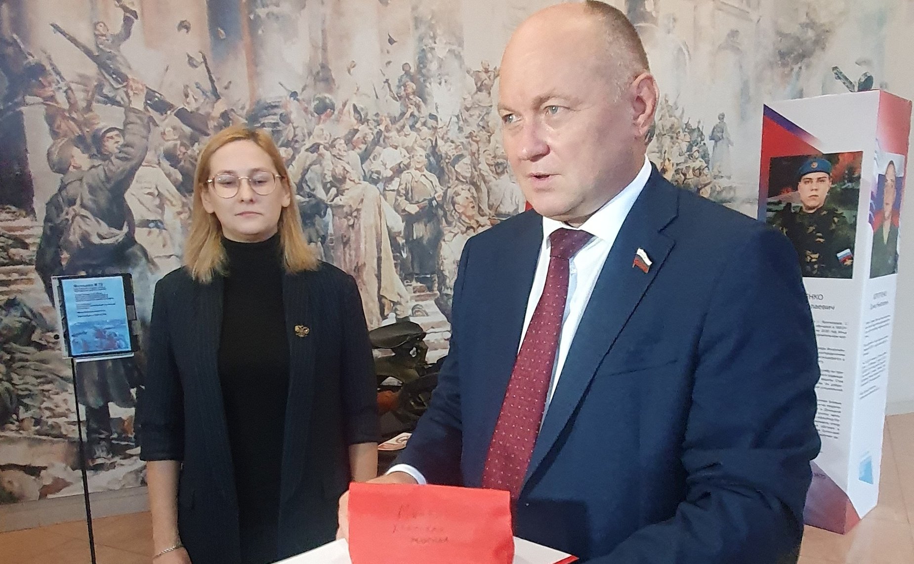 Алексей Кондратенко провел церемонию передачи земли с места воинского захоронения в Республике Молдова