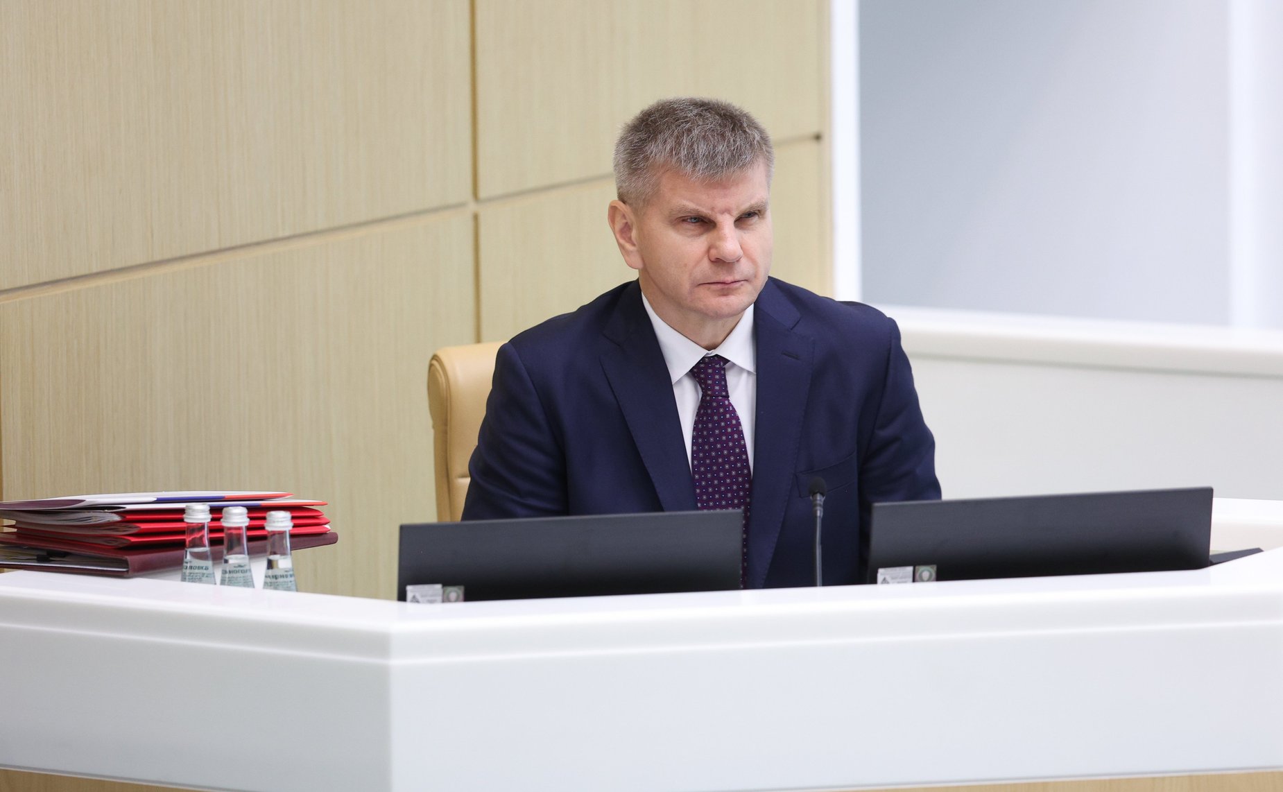 Геннадий Голов