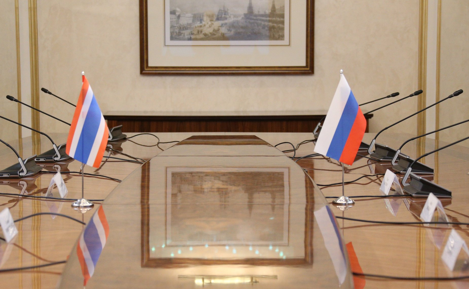 Встреча первого заместителя председателя Комитета СФ по международным делам Андрея Денисова с Чрезвычайным и Полномочным Послом Королевства Таиланд в РФ