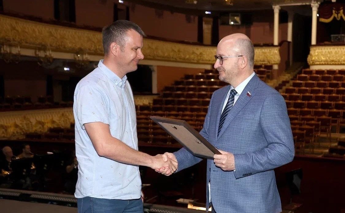 Олег Цепкин вручил благодарственные письма музыкантам Челябинского театра оперы и балета