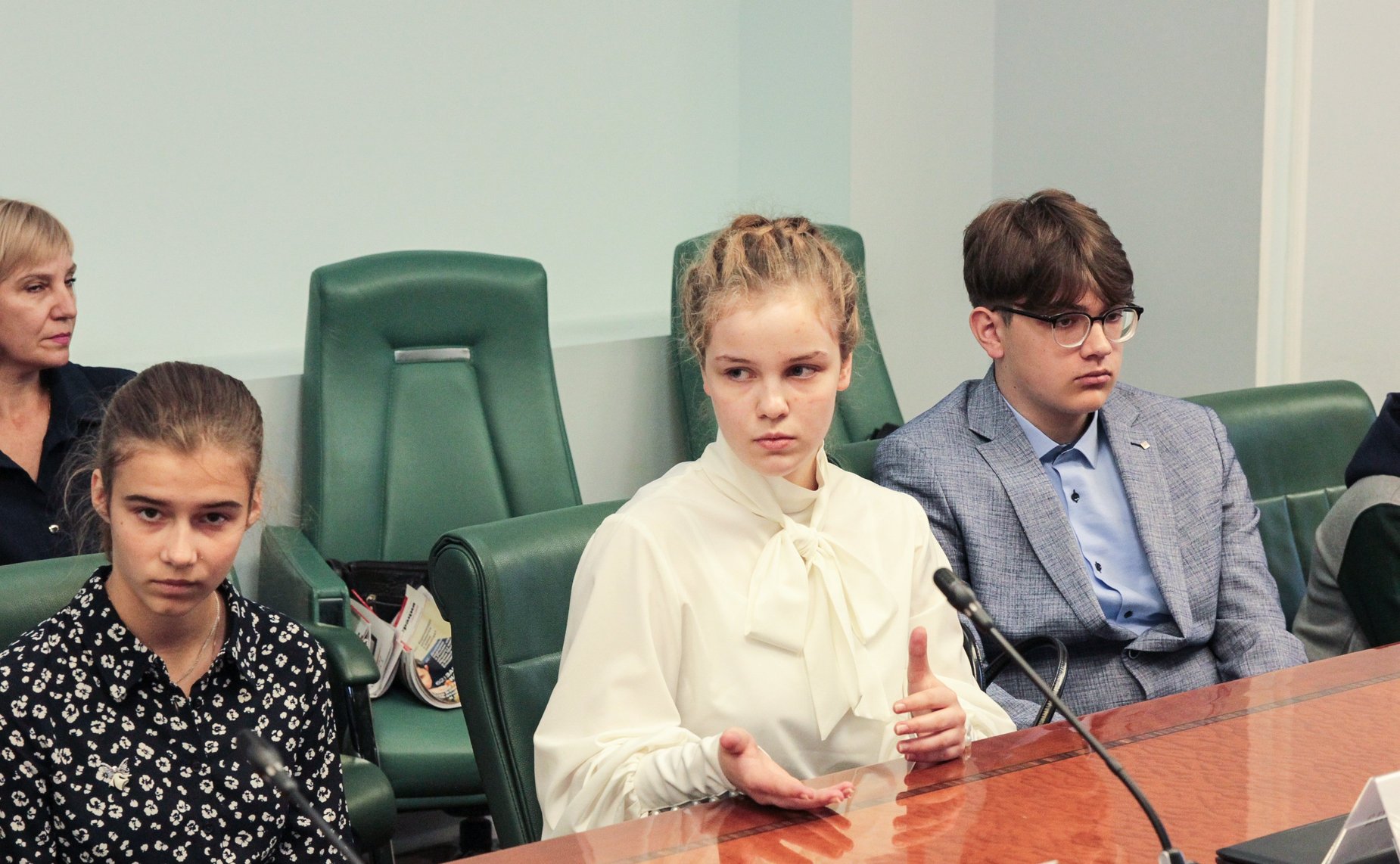 Валерий Радаев наградил победителей седьмого Всероссийского школы-конкурса «Портрет твоего края» 2023 года из Саратовской области и г. Москвы