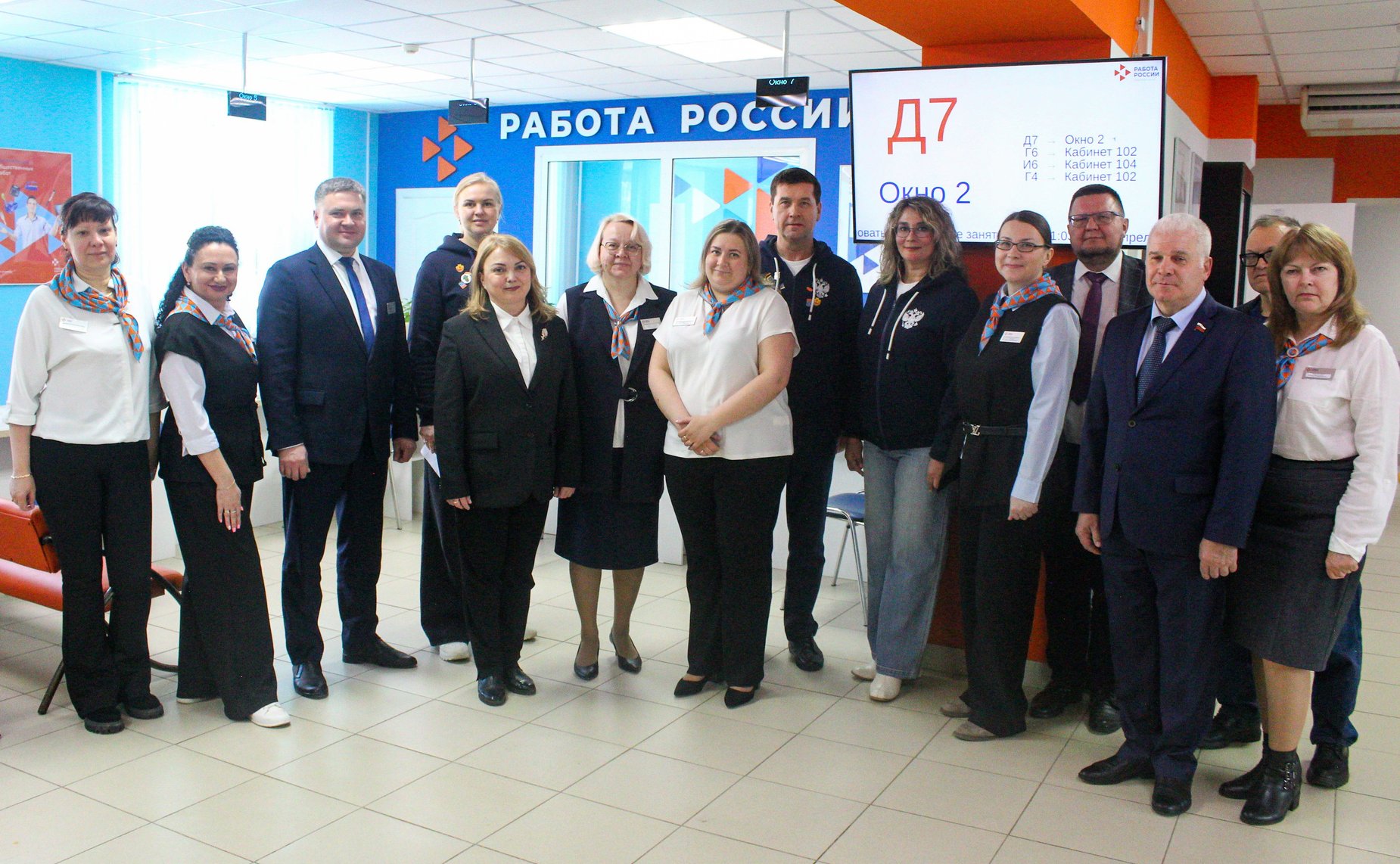 Сенаторы посетили Республиканский центр занятости