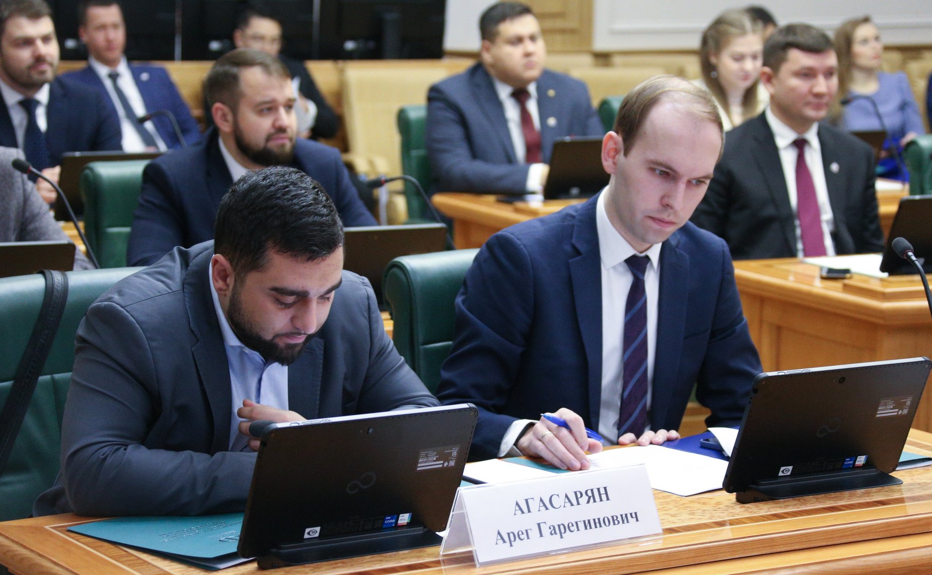 Первый заместитель председателя Комитета СФ по социальной политике Александр Варфоломеев провел встречу молодых парламентариев на тему «Время созидать. Молодежь как основа нового мира»