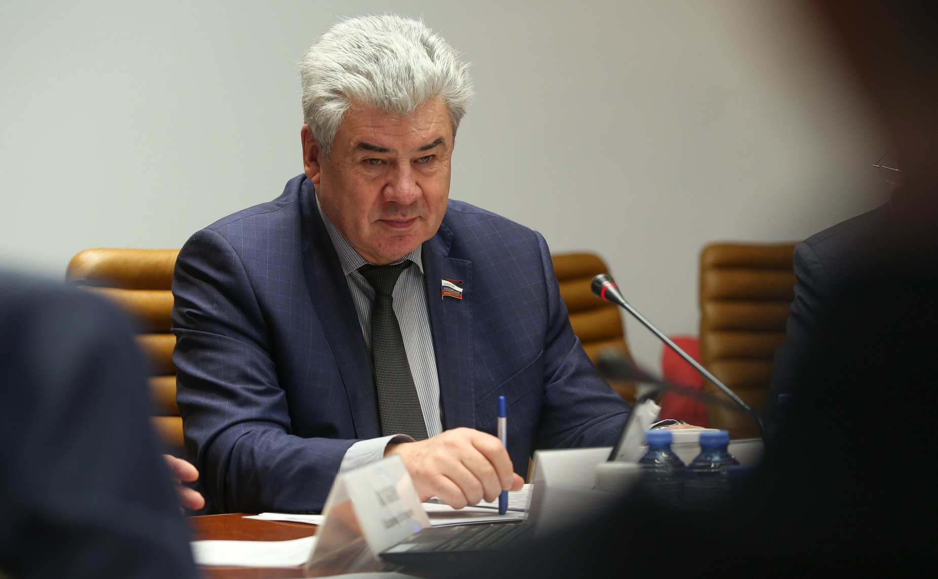 Виктор Бондарев