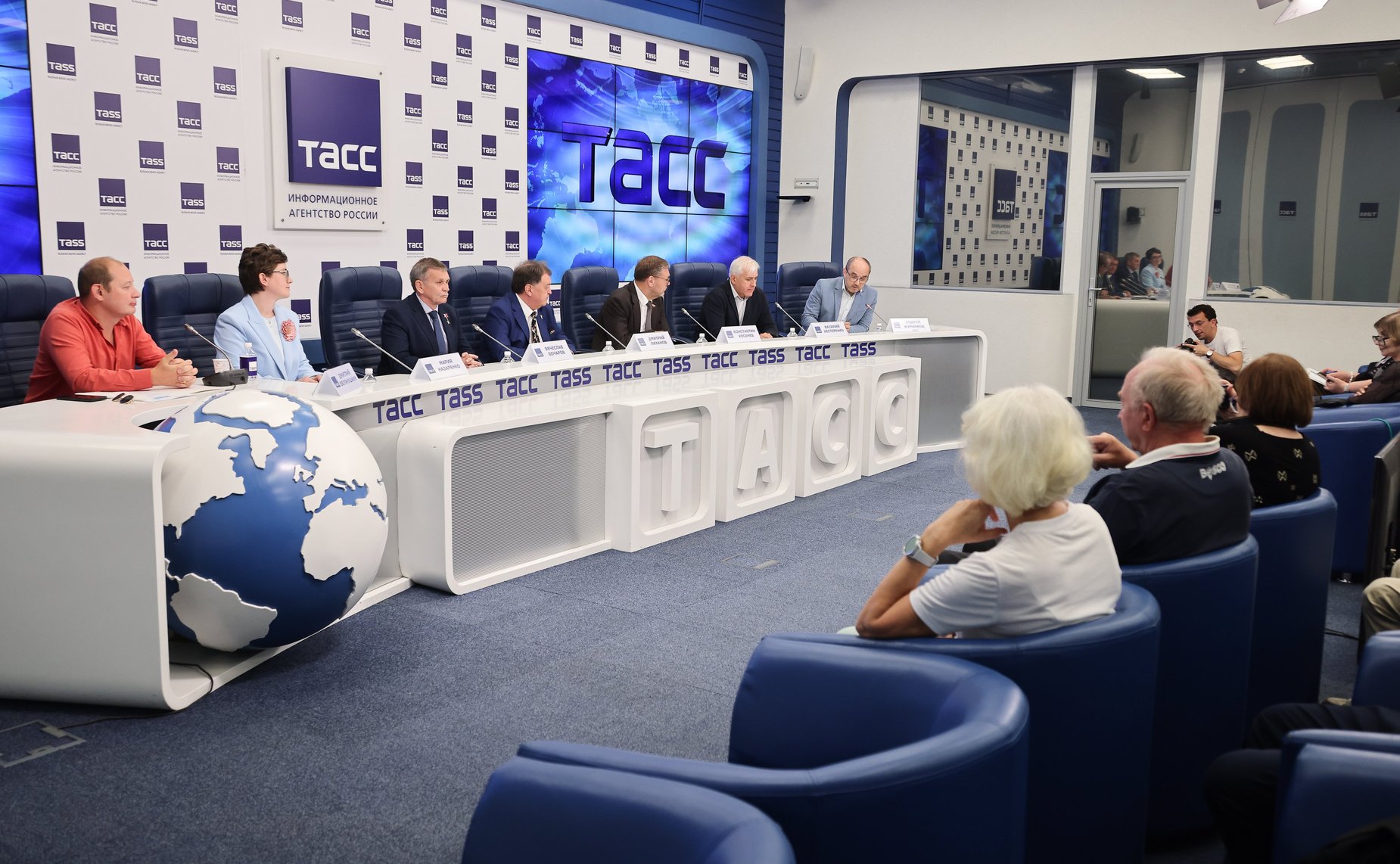 Константин Косачев принял участие в пресс-конференции, посвященной старту проекта «Рыцари детства» (фото ТАСС)
