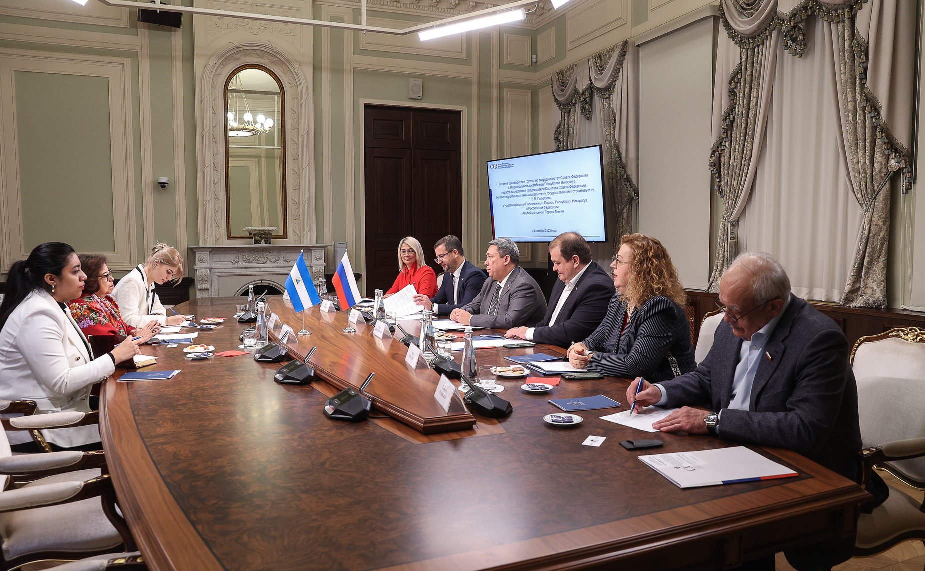 Встреча руководителя группы по сотрудничеству СФ с Национальной ассамблеей Республики Никарагуа Владимира Полетаева с Чрезвычайным и Полномочным Послом Республики Никарагуа в РФ