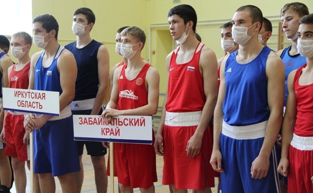 Баир Жамсуев в ходе своей рабочей поездки по региону, принял участие в церемонии торжественного открытия XVII Всероссийского соревнования по боксу