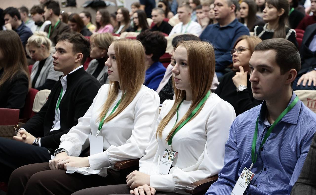 Айрат Гибатдинов вместе с губернатором региона Алексеем Русских принял участие в Молодёжном форуме «Слёт сельской молодёжи» в Ульяновском аграрном университете