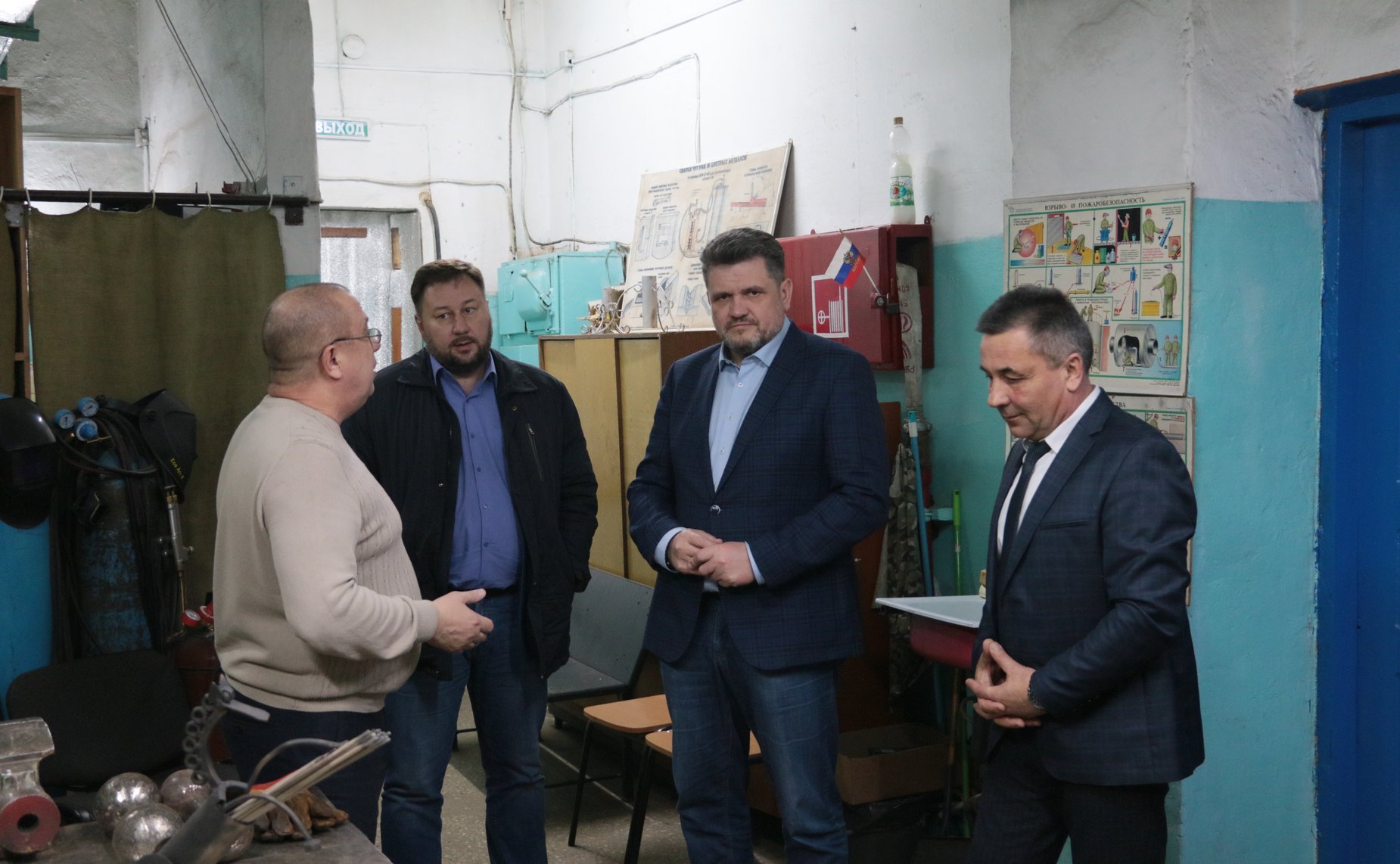 Александр Жуков посетил филиал Черногорского горно-строительного техникума в Абазе