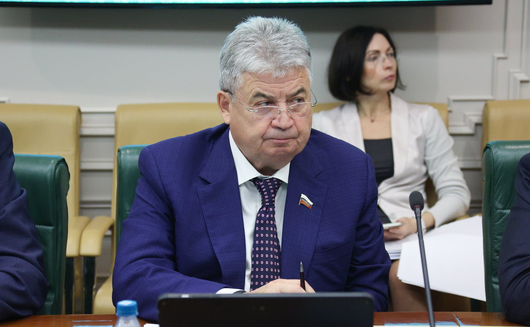 Геннадий Емельянов