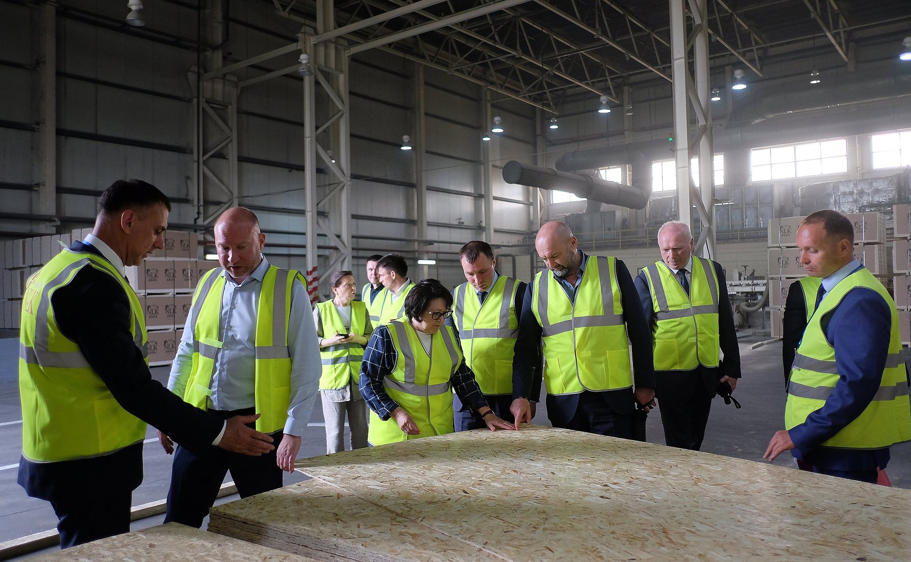 Сенаторы посетили деревоперерабатывающие предприятия в Кировской области