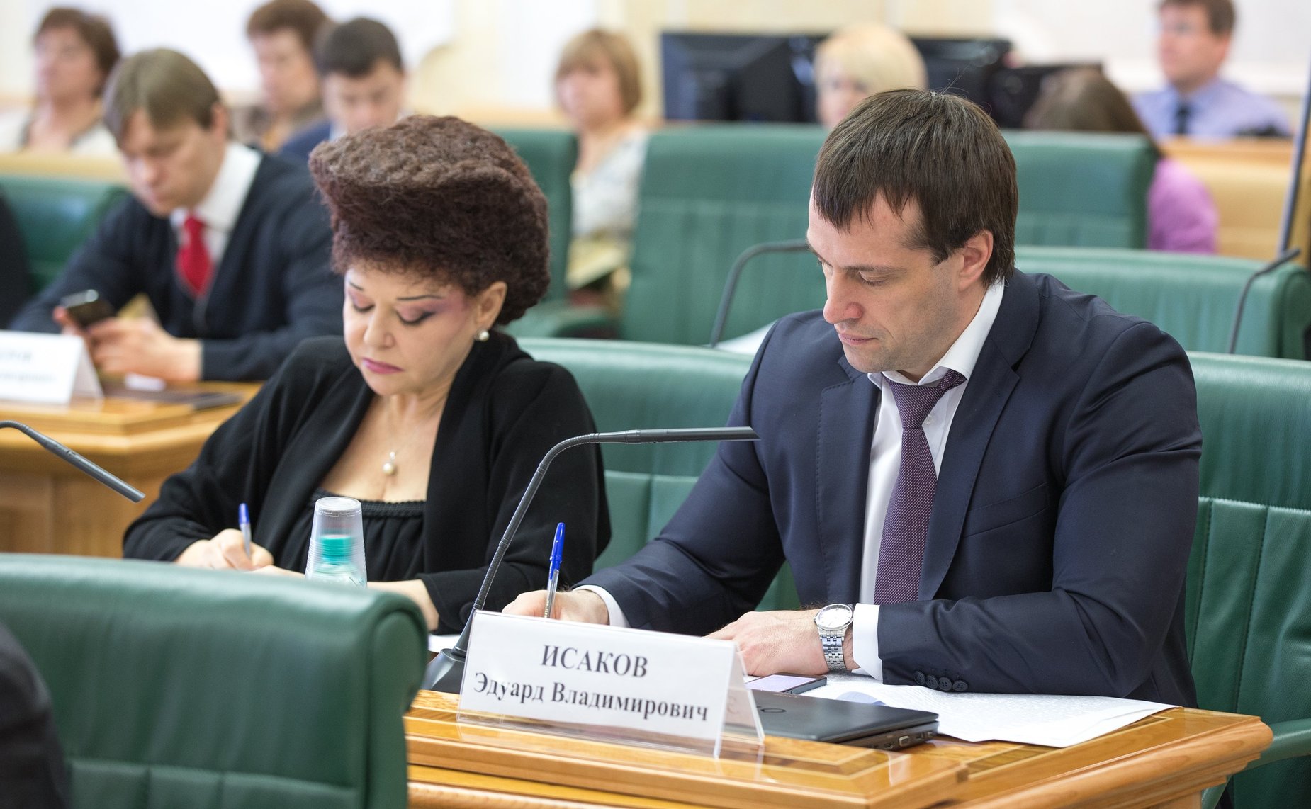 Члены Комитета СФ по социальной политике Петренко Валентина Александровна и Исаков Эдуард Владимирович