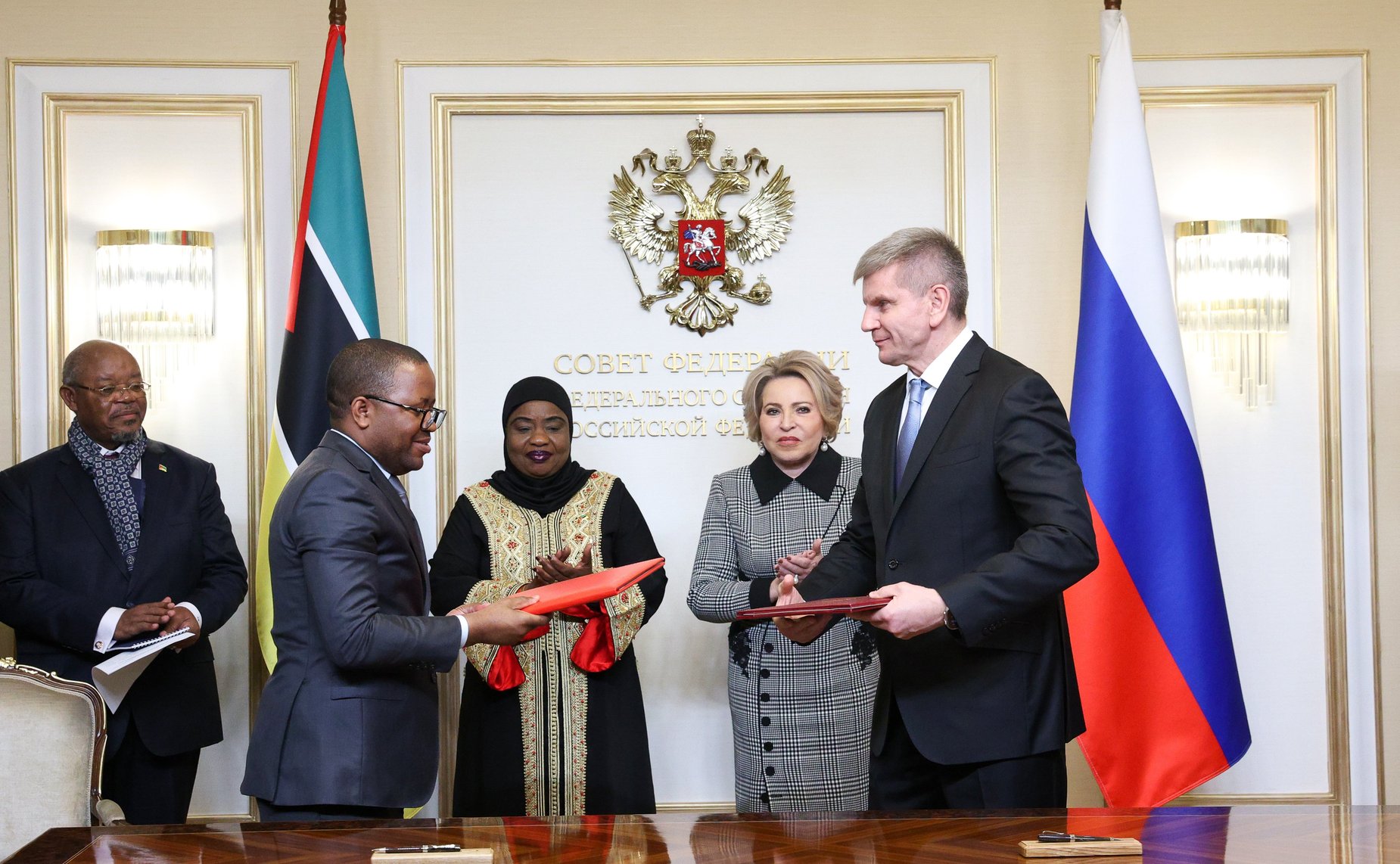 В рамках встречи подписано Соглашение о сотрудничестве между Аппаратом Совета Федерации и Генеральным секретариатом Ассамблеи Республики Мозамбик