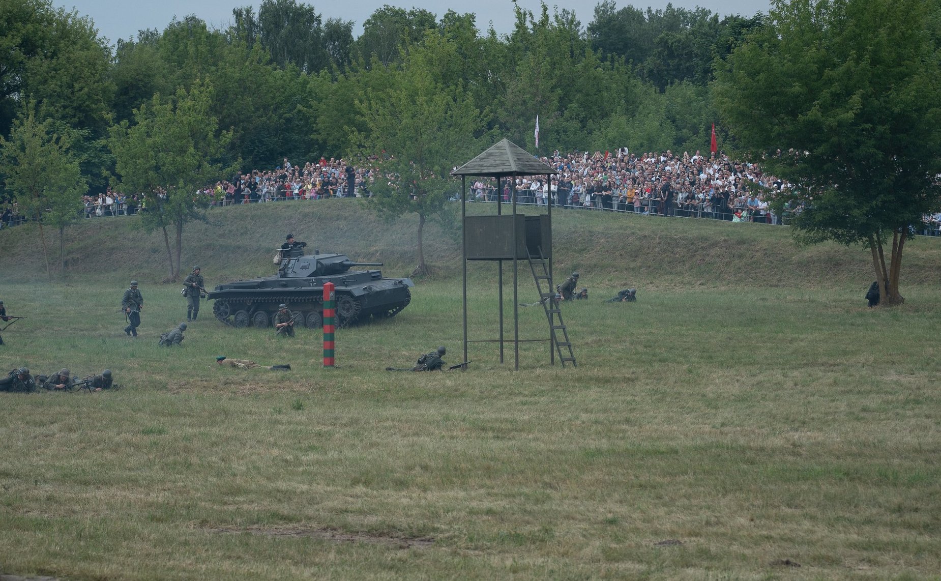Участники проекта «Поезд Памяти» стали зрителями исторической реконструкции обороны Брестской крепости