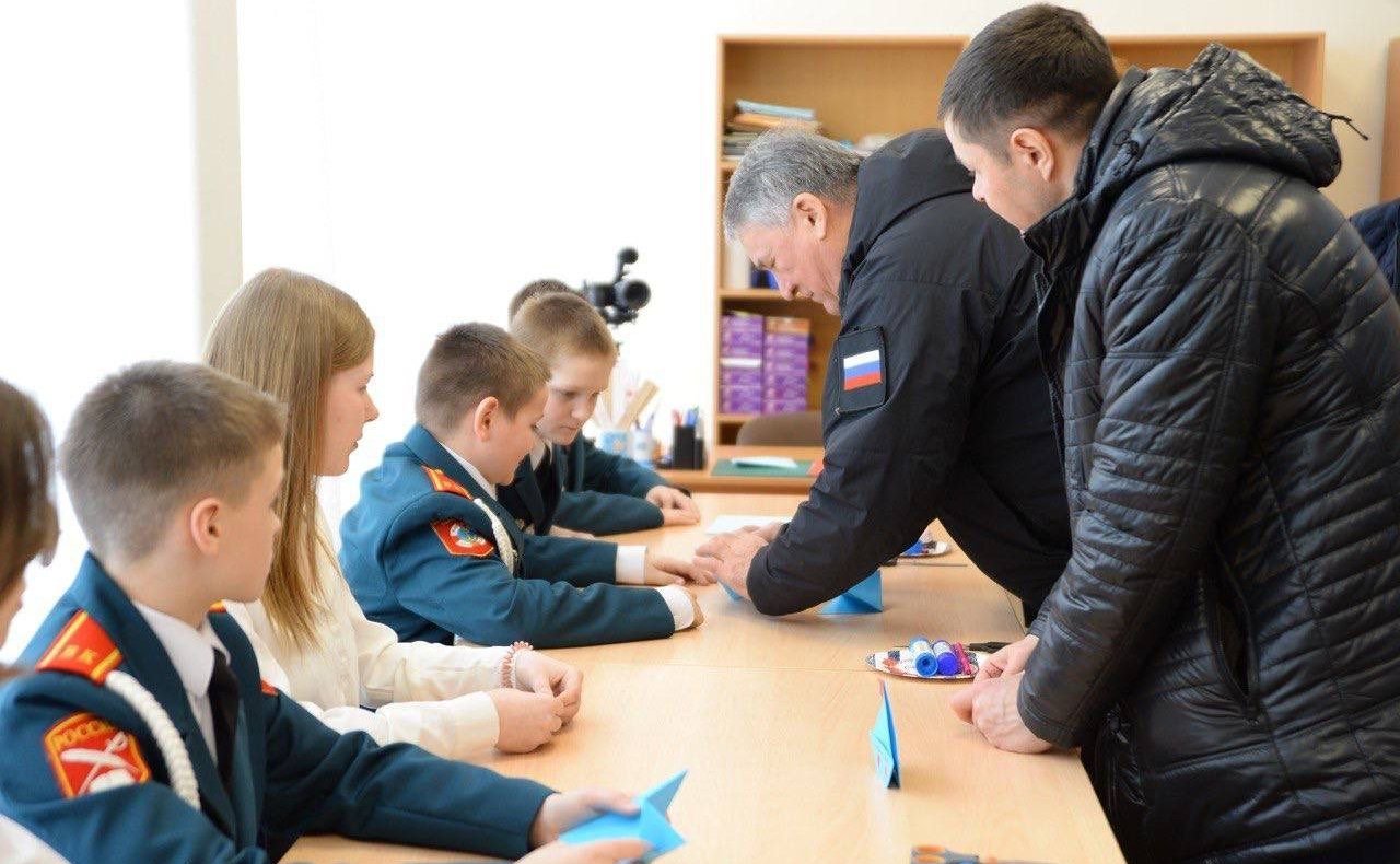 Юрий Воробьев в Образовательном центре – кадетской школе «Корабелы Прионежья» принял участие во встрече с участниками Российского движения детей и молодежи «Движение Первых»!