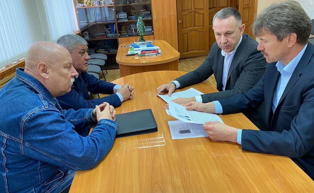 Олег Алексеев провел совещание с участием заместителя начальника управления ветеринарии Саратовской области, руководителей ветеринарных станций, племенных хозяйств