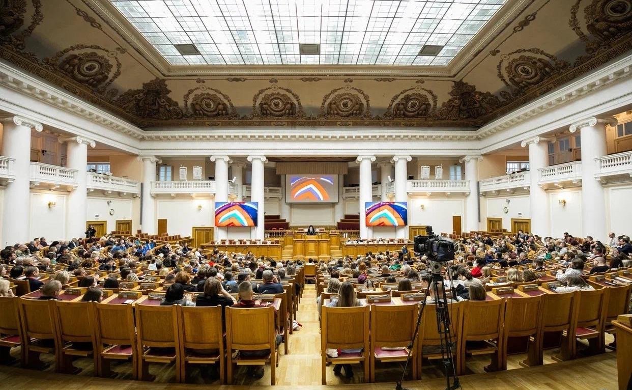 Андрей Хапочкин на Всероссийском форуме «Патриот» в Санкт-Петербурге выступил на тему патриотического воспитания детей и молодежи