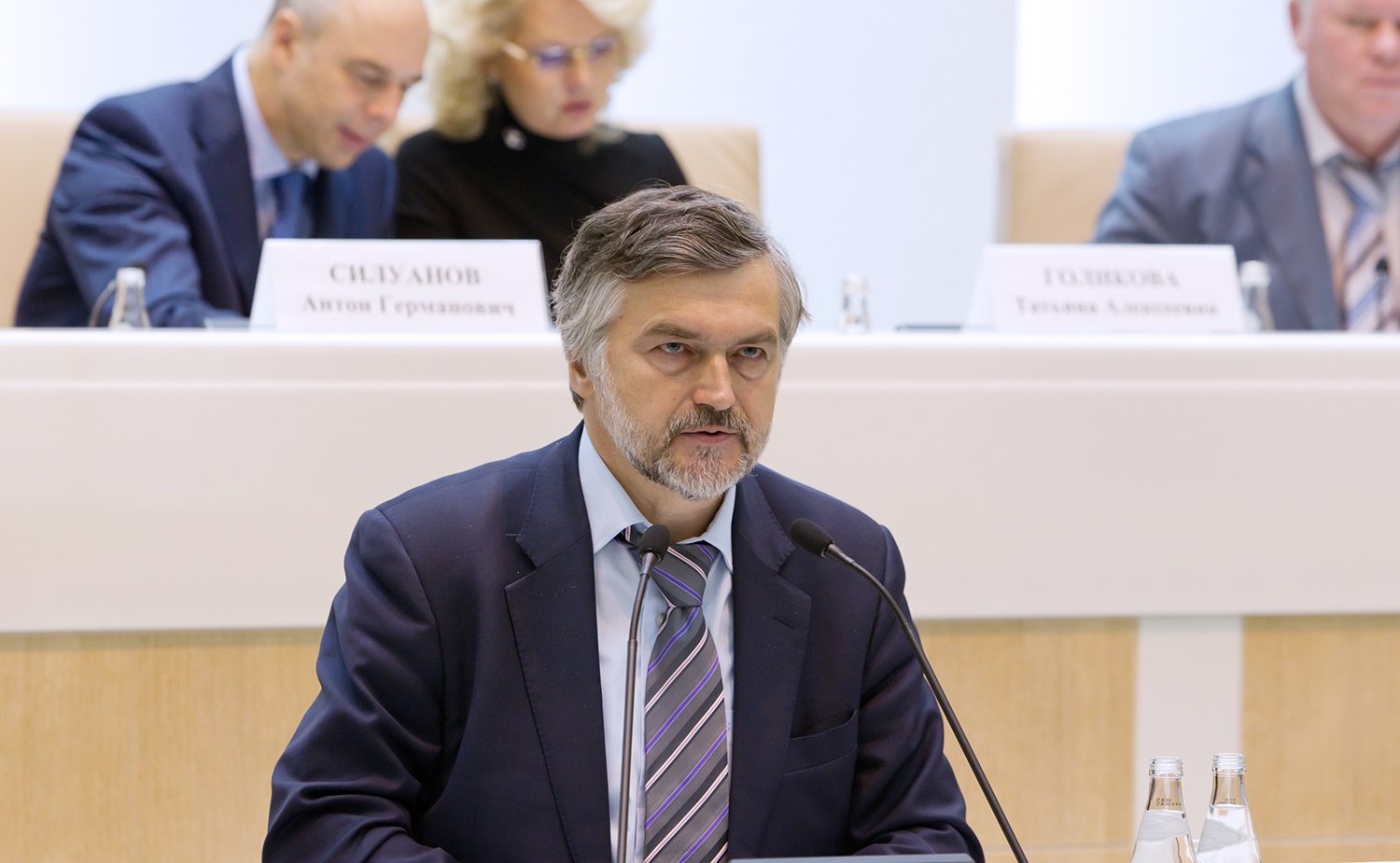 08-10 Парламентские слушания по бюджету-19