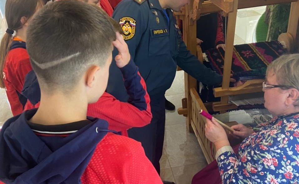 Оксана Хлякина организовала поездку в Москву команды ребят, которые являются постоянными участниками и призерами городских, областных, межрегиональных и всероссийских соревнований по спортивному туризму