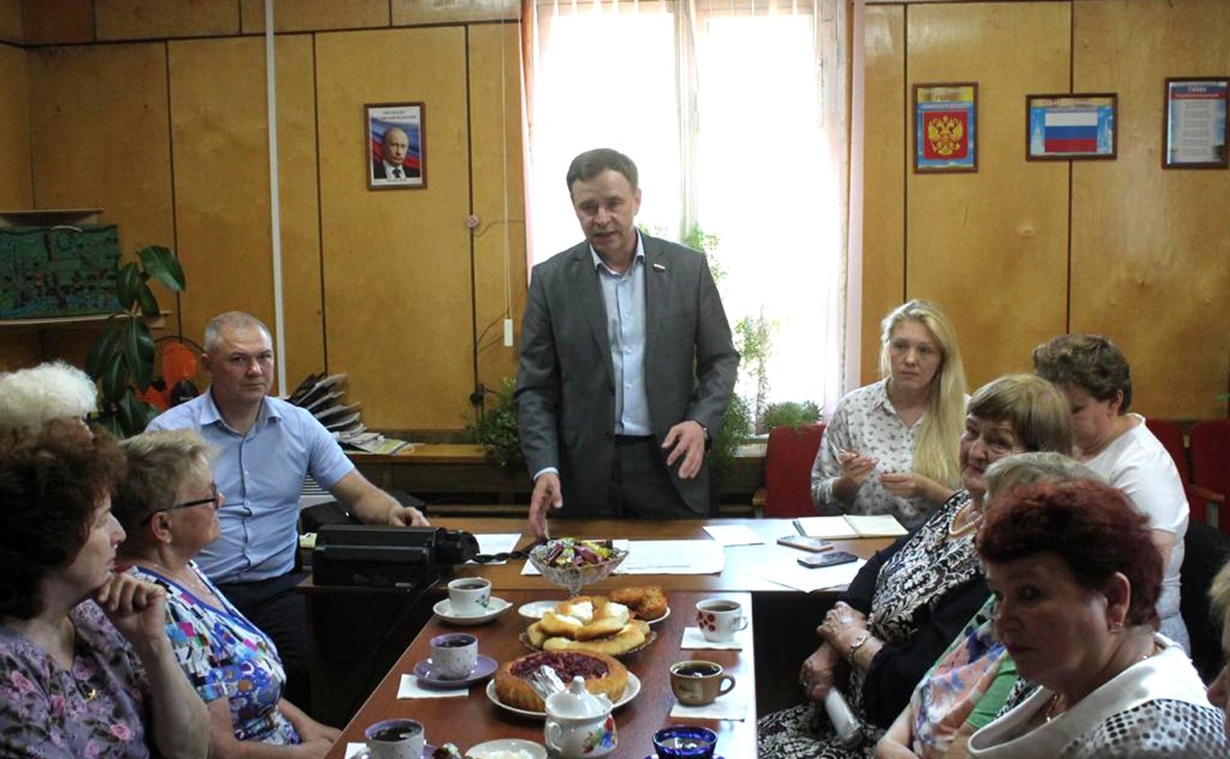 Виктор Новожилов провёл встречи с советами ветеранов в муниципальных образованиях «Верхнешоношское», «Пакшеньгское» и «Солгинское»