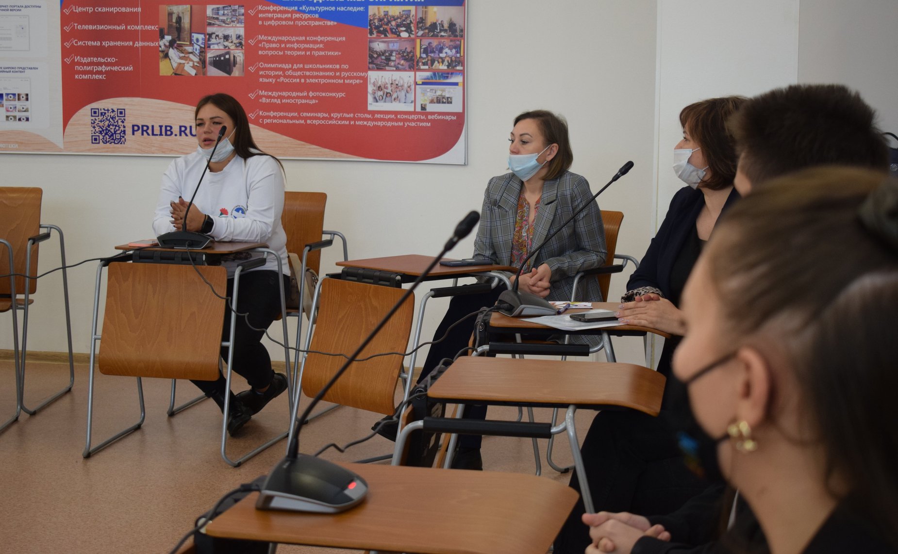 Эдуард Исаков провел встречу с активистами и представителями молодежных общественных организаций г. Нефтеюганска