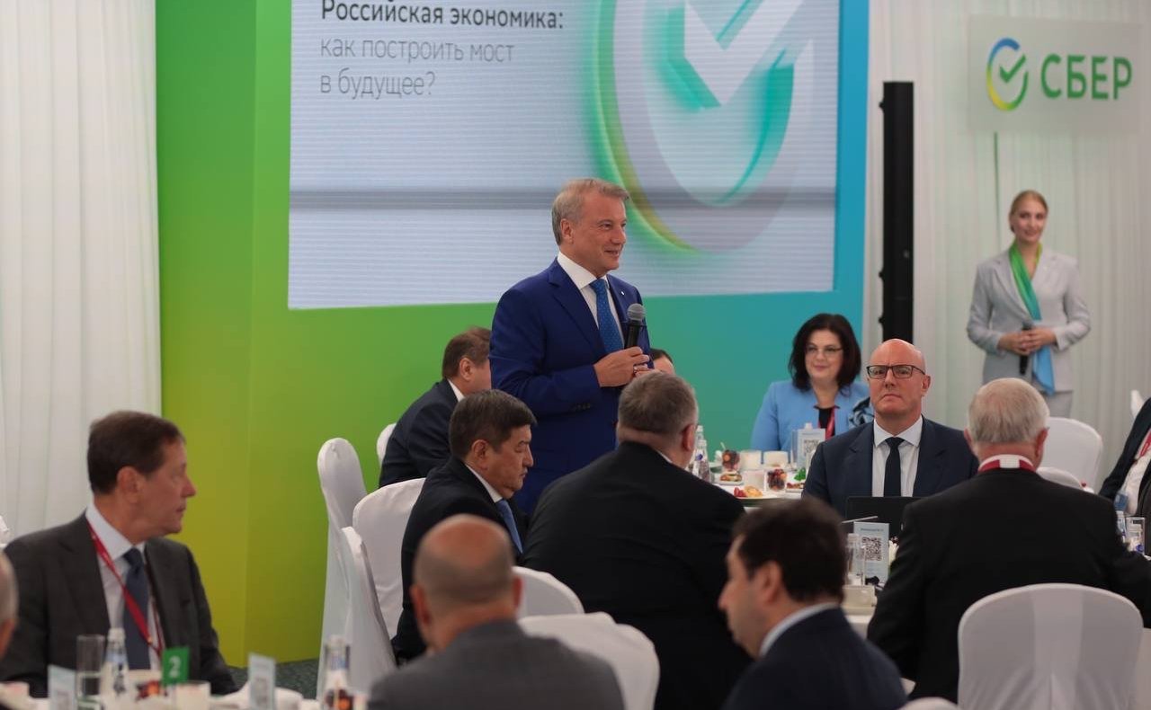 Анатолий Артамонов принял участия в дискуссиях и рабочих встречах, которые прошли в рамках Петербургского международного экономического форума (ПМЭФ)