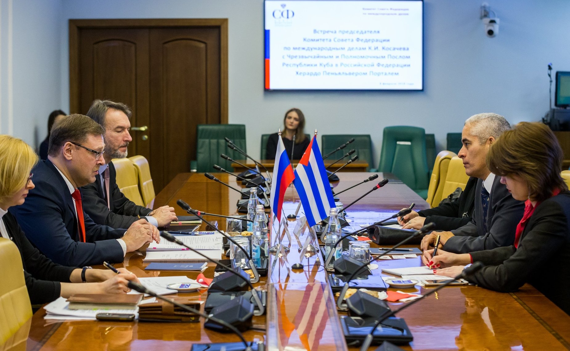 Встреча председателя Комитета СФ по международным делам Константина Косачева с Чрезвычайным и Полномочным Послом Республики Куба в РФ Херардо Пеньяльвером Порталем