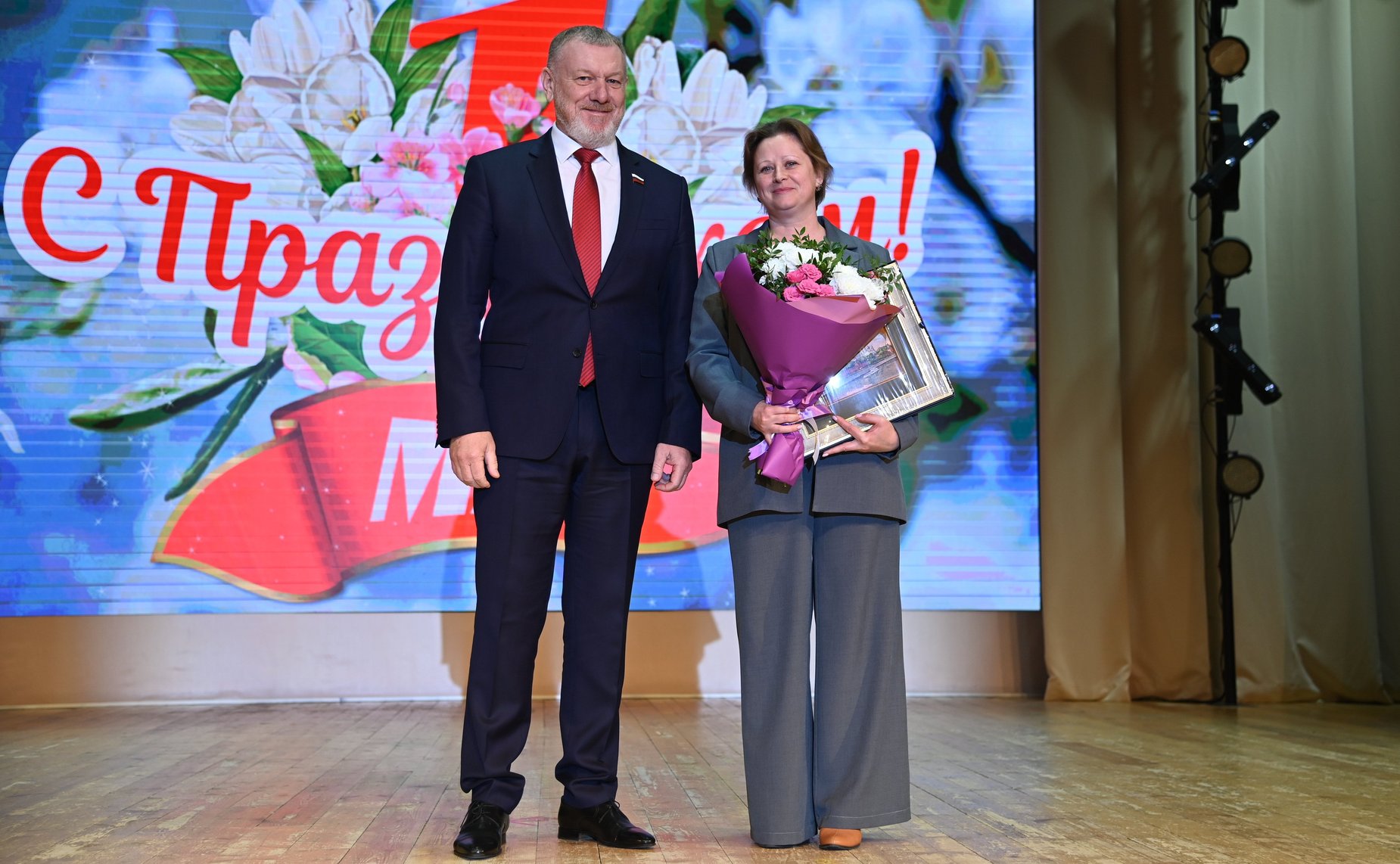 Сергей Горняков поздравил тружеников Волгоградской области с Днем Весны и Труда