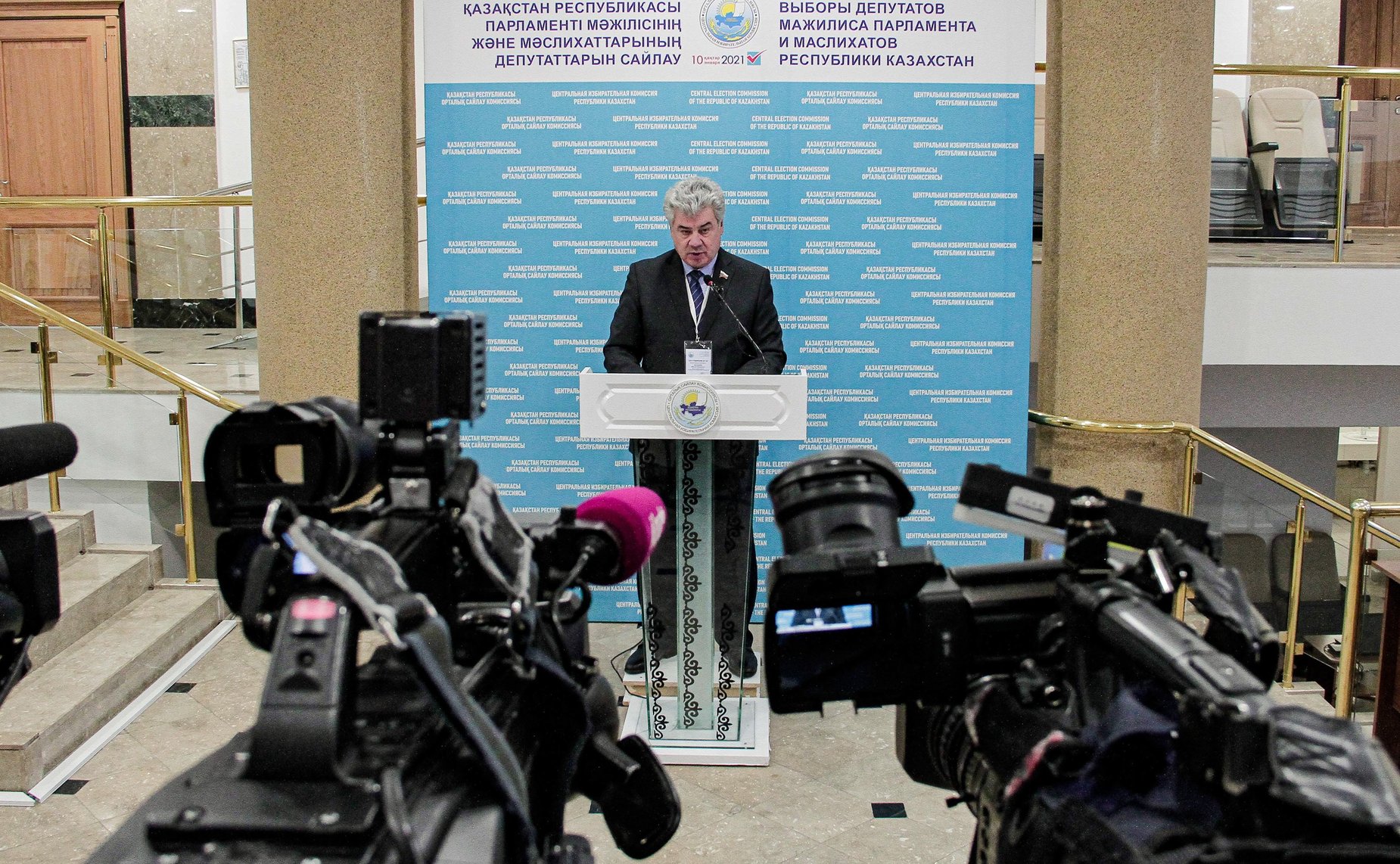 Виктор Бондарев