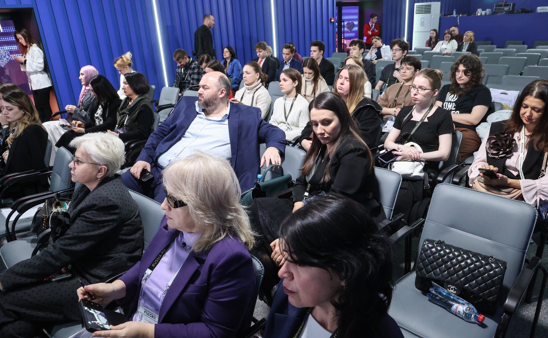 Тематическая сессия «Здоровое информационное пространство. Создаем его вместе» (в рамках Всероссийского женского форума «Женщины: сохраняем традиции – развиваем Россию»)