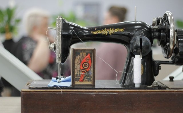 Елена Шумилова в рамках региональной недели посетила сыктывкарскую швейную фабрику