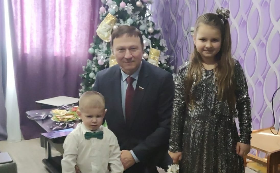 Александр Ролик принял участие в благотворительной акции «Ёлка желаний» и исполнил мечты трех приморских детей из семей участников СВО