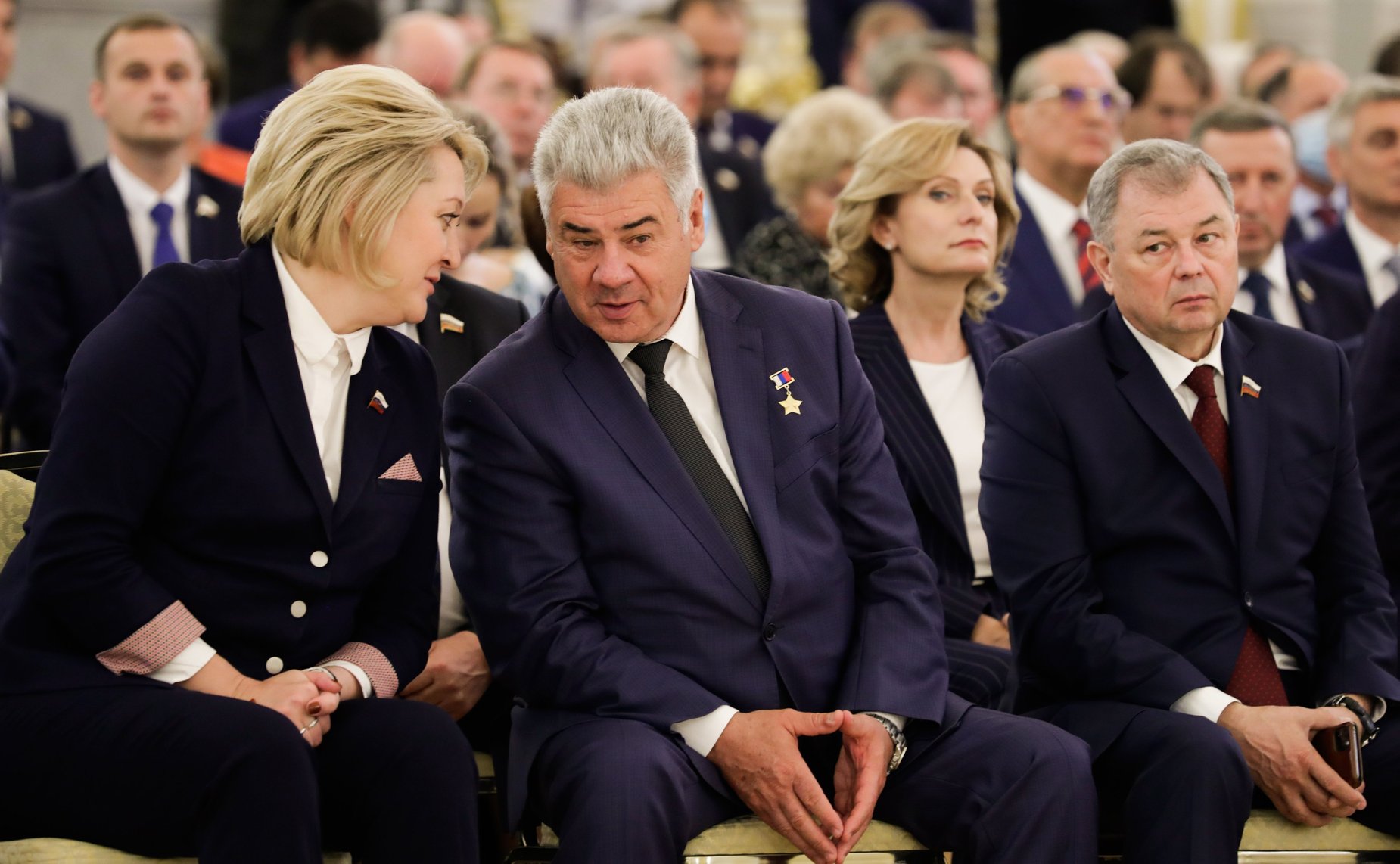 Президент России Владимир Путин провел встречу с сенаторами Российской Федерации