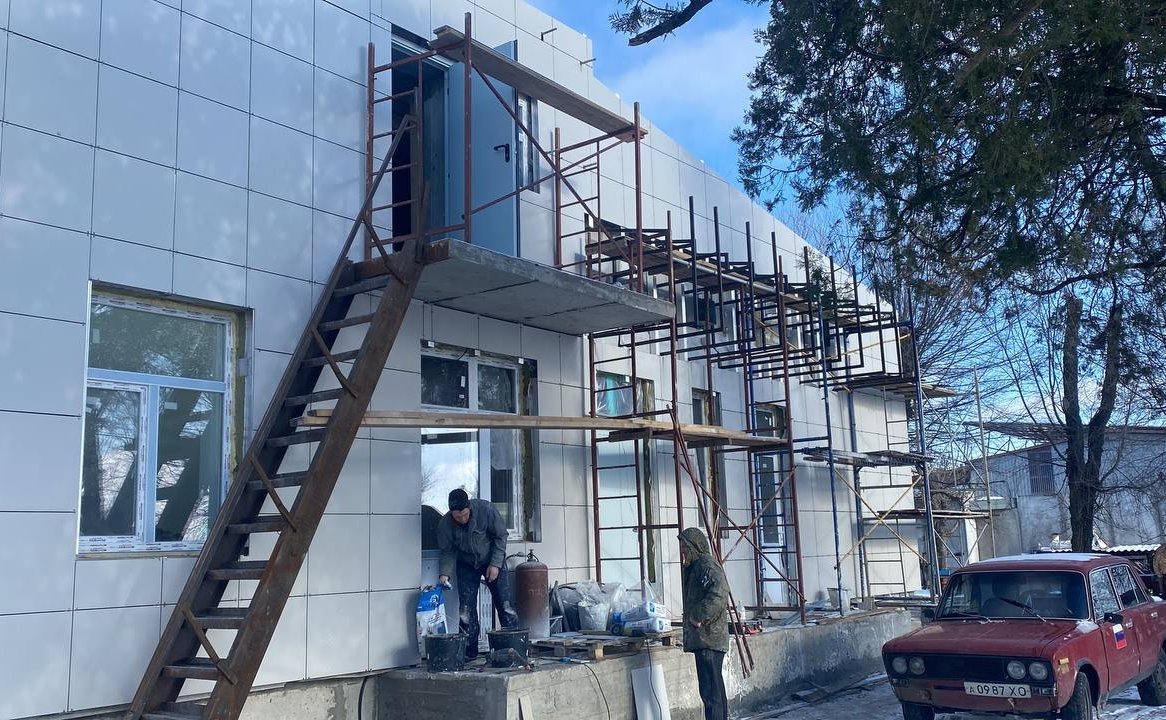 Игорь Кастюкевич вместе с министром здравоохранения региона Артышом Сатом посетил строящийся объект здравоохранения