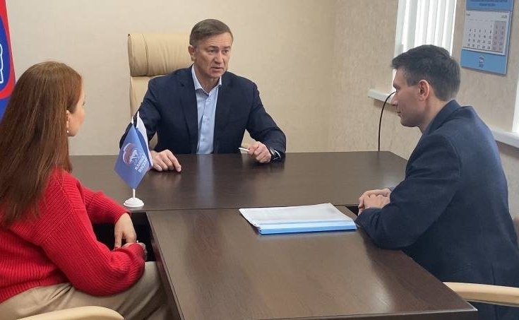 Александр Брыксин провёл приём граждан в Курской области