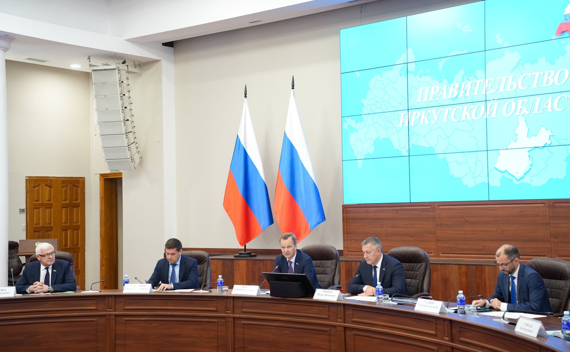 Сенаторы приняли участие в совещании по строительству школы в г. Братске