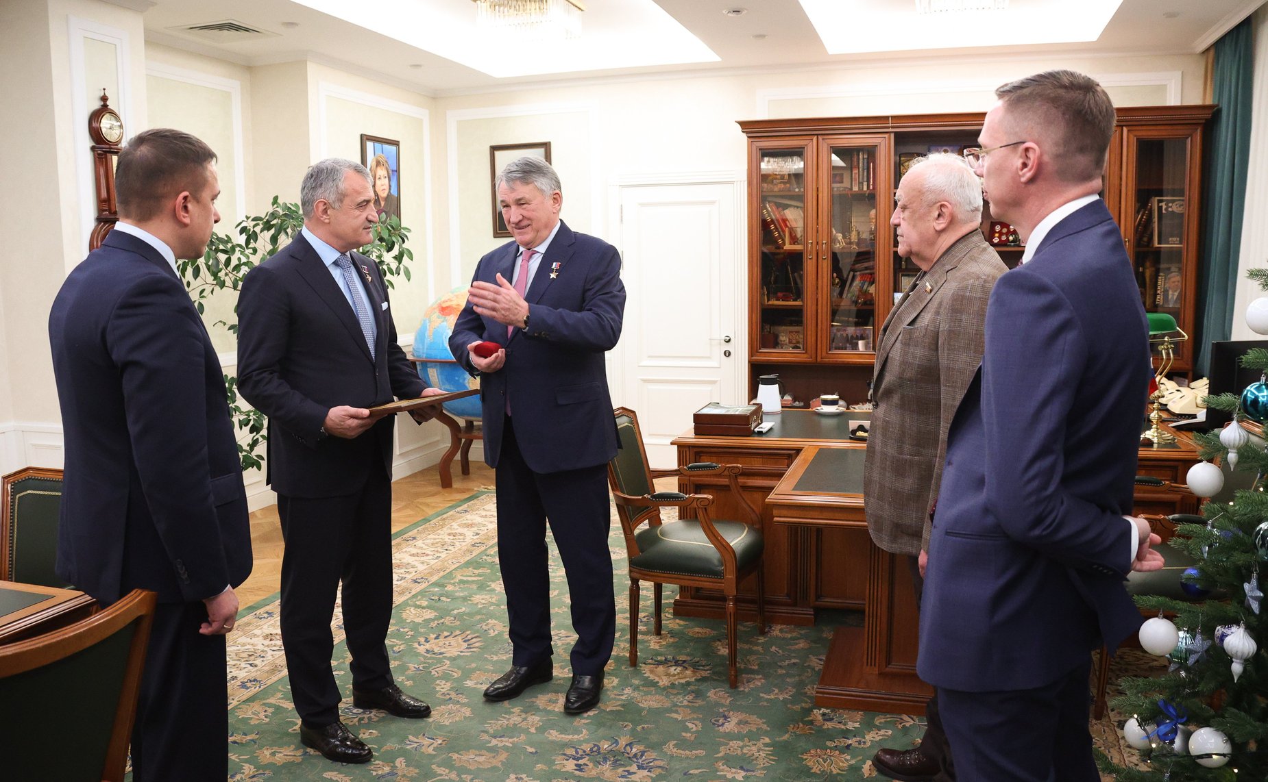 Встреча заместителя Председателя Совета Федерации Юрия Воробьева с ветераном СВО